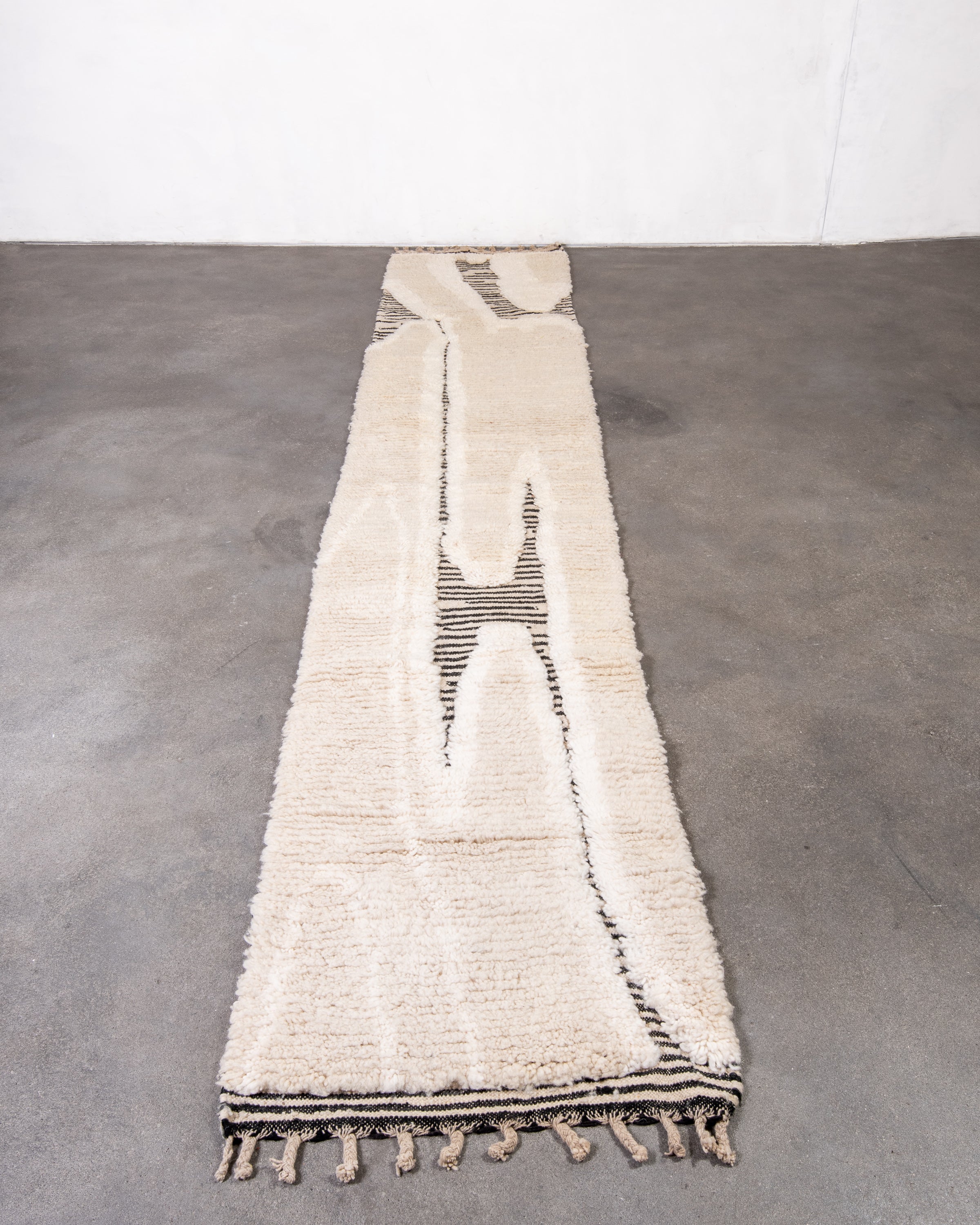 Modern designer handcrafted Berber rug from morocco Beniourain with beautiful colors and patterns